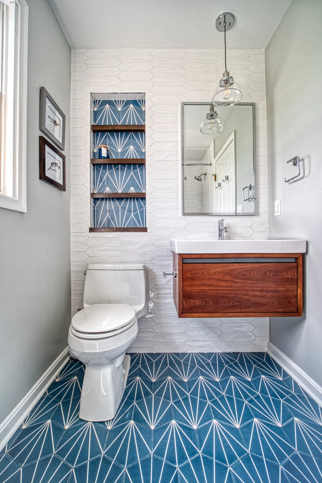Small bathroom design in Harrison Township Michigan