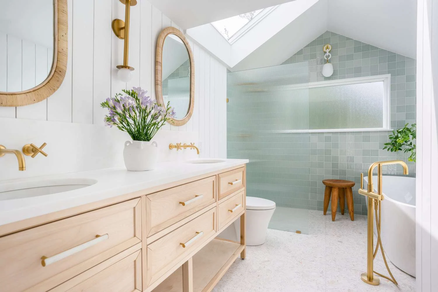 Top 5 Bathroom Remodeling Trends Popular in Shelby Township Michigan Homes